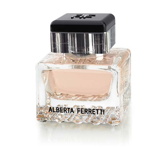 Claudia Schiffer imagen de la nueva fragancia de Alberta Ferretti