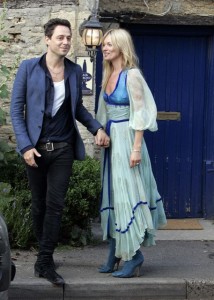 Kate Moss y Jamie Hince la noche antes de su boda