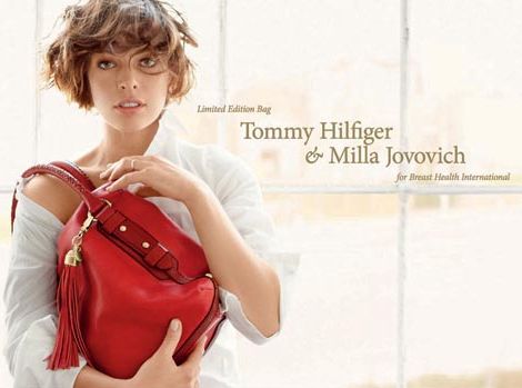   Tommy Hilfiger y Milla Jovovich, nos ofrecen un bolso contra el cáncer de mama.