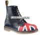 Dr. Martens rinde homenaje a Inglaterra con su Union Jack Boot