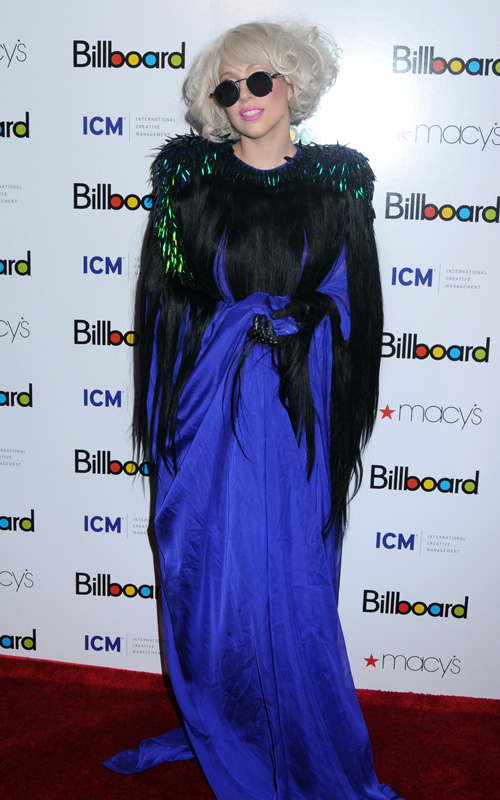 Lady Gaga y su última extravagancia, tiene un vestido de cabello humano