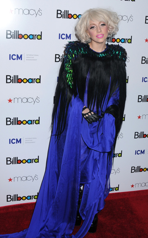 Lady Gaga y su última extravagancia, tiene un vestido de cabello humano