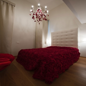 maison-moschino-hotel-milan-life-is-a-bed-of-roses