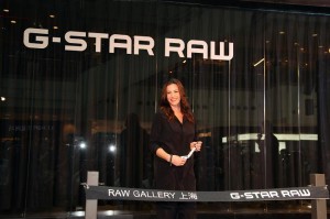 raw-gallery-liv-tyler