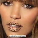 Tatuajes temporales de labios, última tendencia