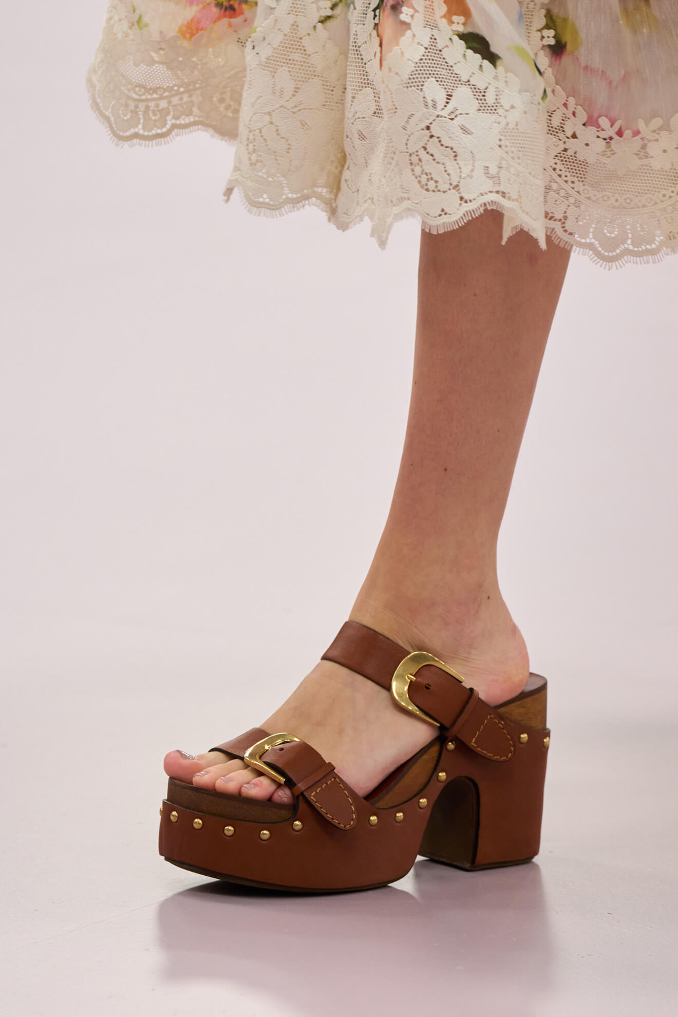 Tendencias de colores para zapatos de verano