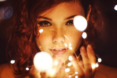La Tendencia de Maquillarse Pecas en la Cara