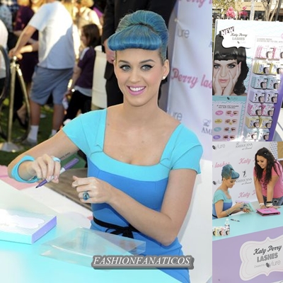 Katy Perry presenta su nueva línea de pestañas postizas