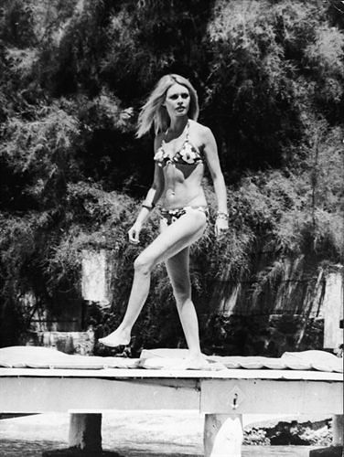 Guillermina Baeza homenajea a Brigitte Bardot en su colección de baño