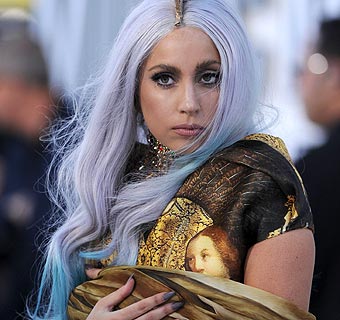 Lady Gaga viste de McQueen en los MTV Awards