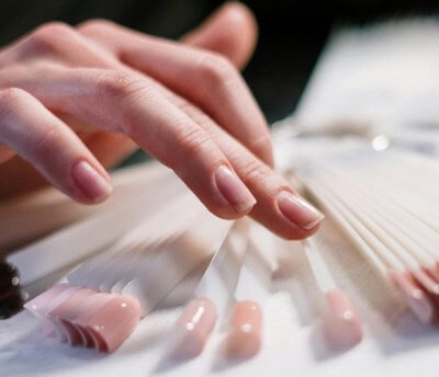 manicuras en tonos nude